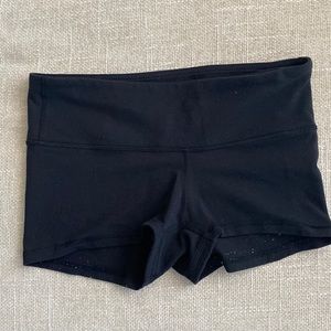 Lulu lemon wunder under black spandex / biker shorts